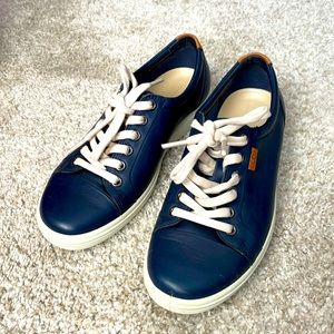 Ecco classic sneaker size 6